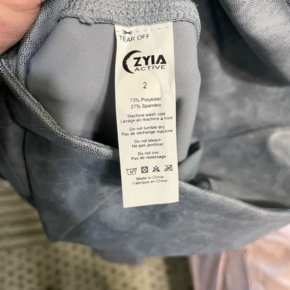 ZYIA NWT Slate Floral Pocket Light In Tight 7/8 24” Leggings Metallic Size 2 - Picture 11 of 11